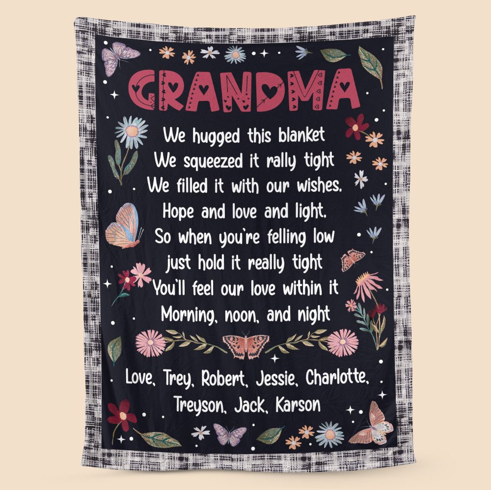 Grandma We Hugged This Blanket - Personalized Blanket - Best Gift For Mother, Grandma - Giftago