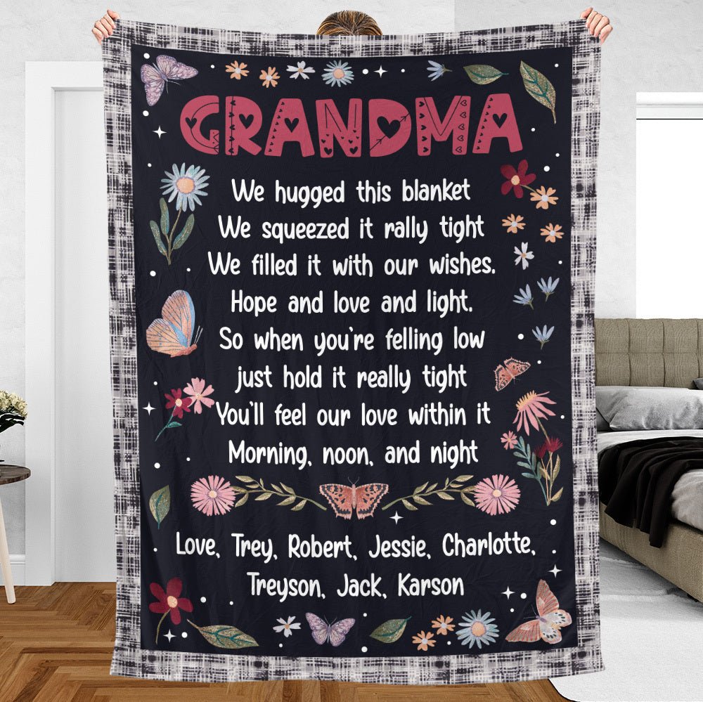Grandma We Hugged This Blanket - Personalized Blanket - Best Gift For Mother, Grandma - Giftago