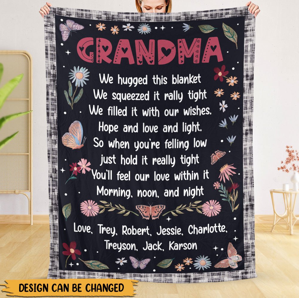 Grandma We Hugged This Blanket - Personalized Blanket - Best Gift For Mother, Grandma - Giftago